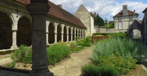 Image Jardin médiéval et église de Donnemarie-Dontilly
