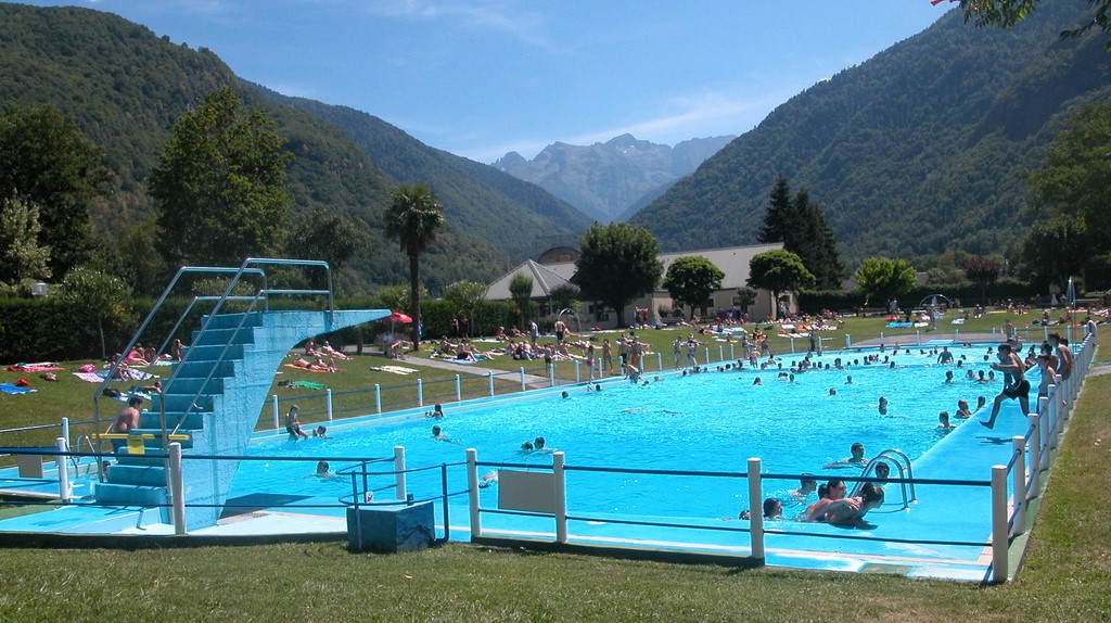 Image Piscine Alban Rouge de Bagnères de Luchon