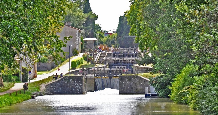 Image Le canal du Midi et les écluses de Fonséranes
