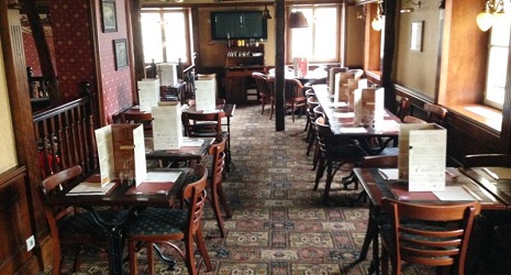 Image Helio's Pub - Restopolitan - Offre : Entrée + Plat ou Plat + Dessert au choix à la Carte (hors Menu) Offre valable sur toute la carte sauf les Huîtres.